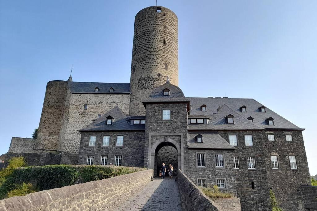 Hinter Burg, Haus Mit Garten Mayen Bagian luar foto